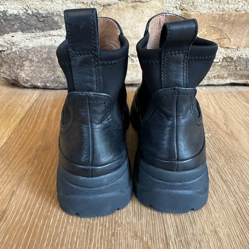 Madewell Dani chelsea lugsole boot black sz 7.5 price firm!